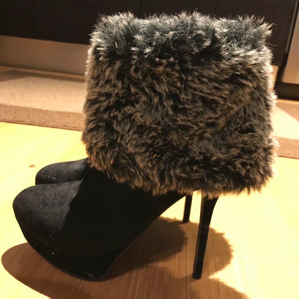 Breckelle’s boots with the fur 👸🏽